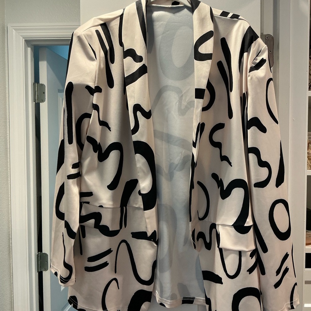 Abstract Patterned Women's Jacket - image 1